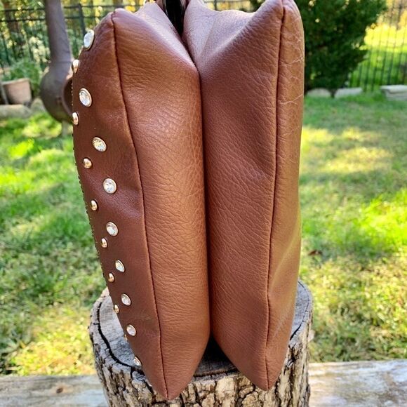 LIGHT BROWN PEBBLED FINISH, FAUX CRYSTAL & BRASS - Picture 10 of 13